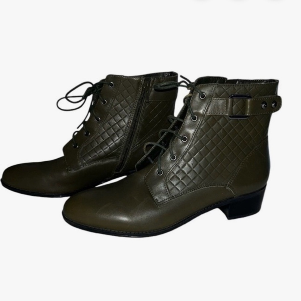 EUC, Isaac Mizrahi Black Leather Quilted, Lace Up, Side Zip Ankle Boot, Size 10